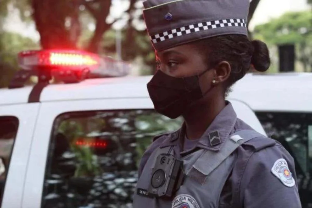 Camera nos policiais