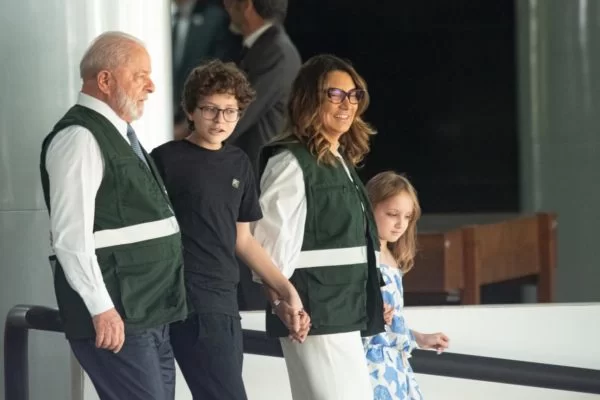 Lula escola militares