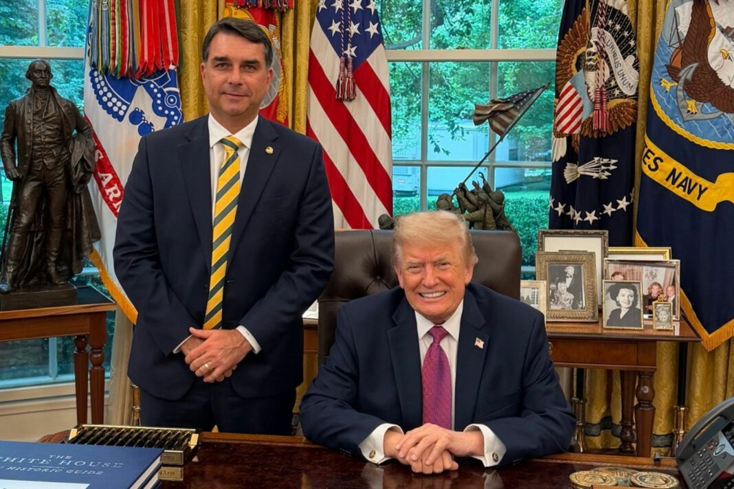 Flávio Bolsonaro e Trump
